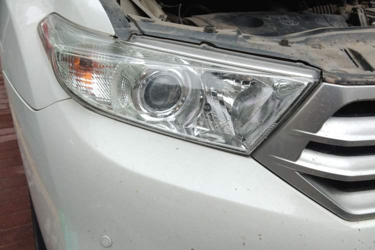 Used Toyota Highlander 2012 2.7L Two-Wheel Drive 7-Seater Elite Edition Right Front Headlight