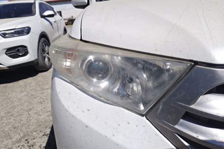 Used Toyota Highlander 2012 2.7L Two-Wheel Drive 7-Seater Luxury Edition Right Front Headlight