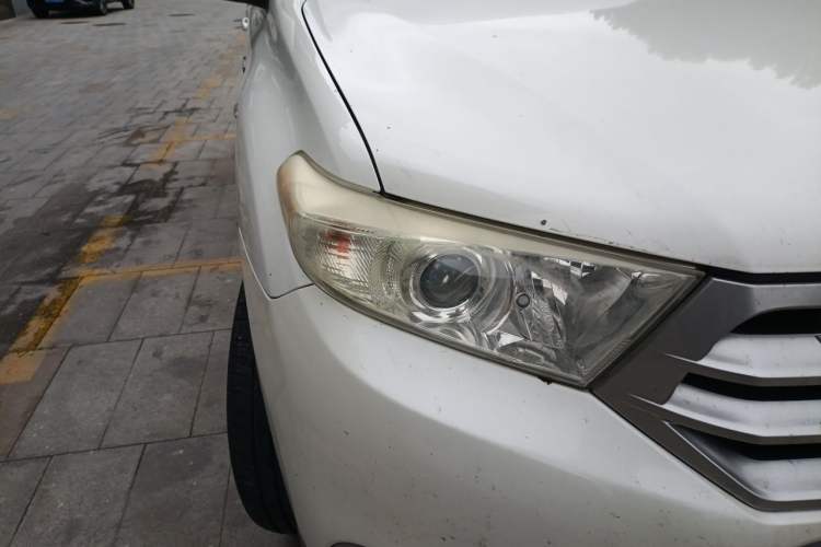 Used Toyota Highlander 2012 2.7L Two-Wheel Drive 5-Seater Sport Edition Right Front Headlight