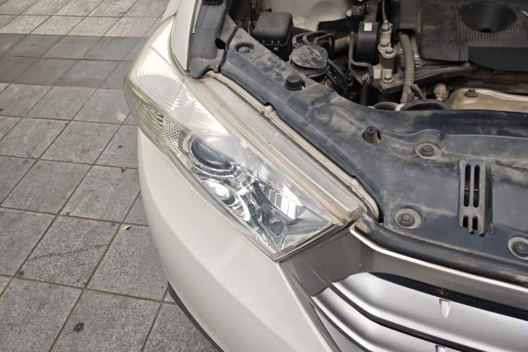 Used Toyota Highlander 2012 2.7L Two-Wheel Drive 7-Seater Elite Edition Right Front Headlight