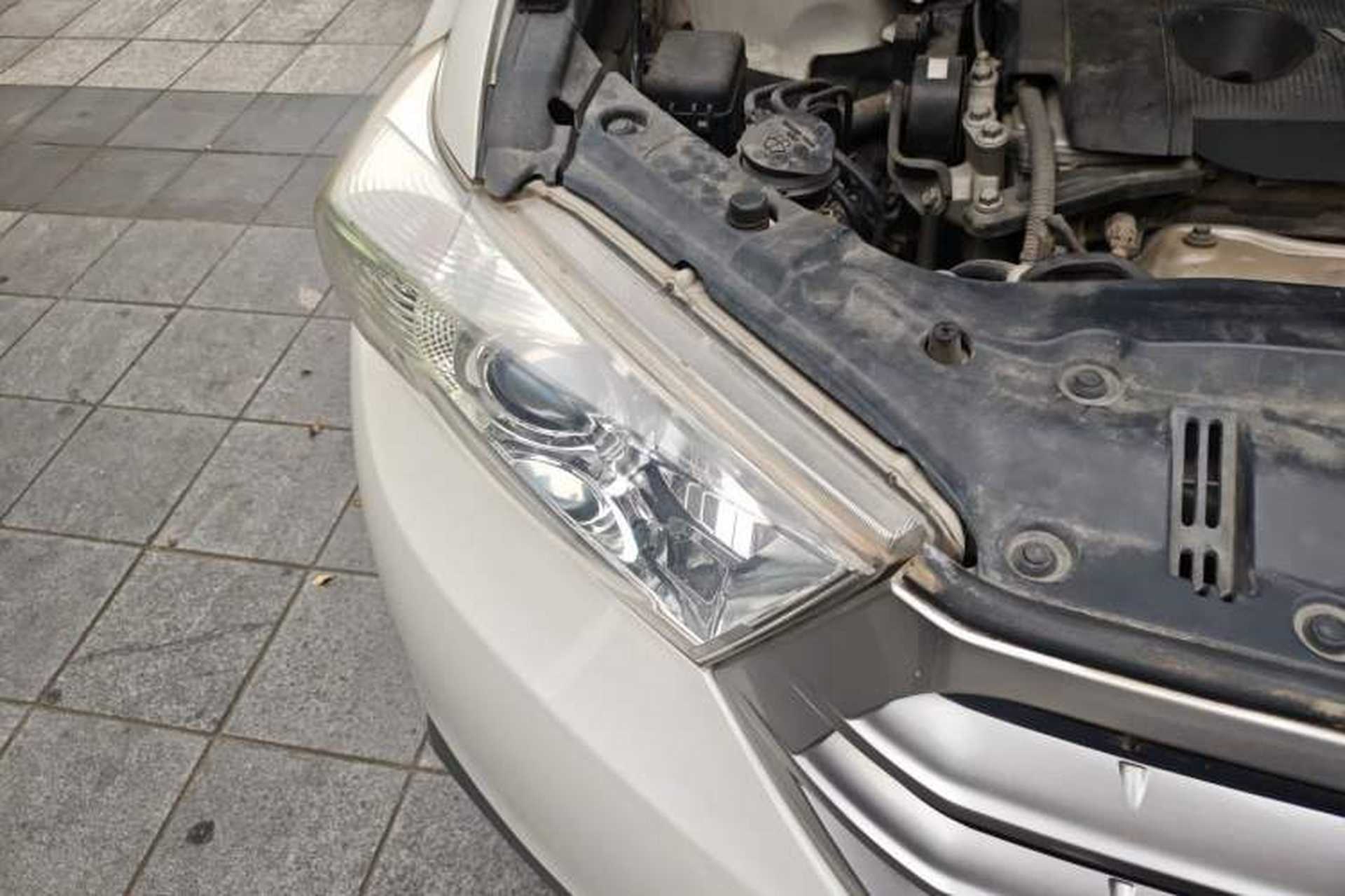 Used Toyota Highlander 2012 2.7L Two-Wheel Drive 7-Seater Elite Edition Right Front Headlight