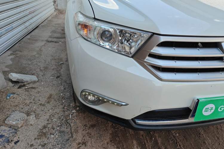 Used Toyota Highlander 2012 2.7L Two-Wheel Drive 7-Seater Luxury Edition Right Front Headlight