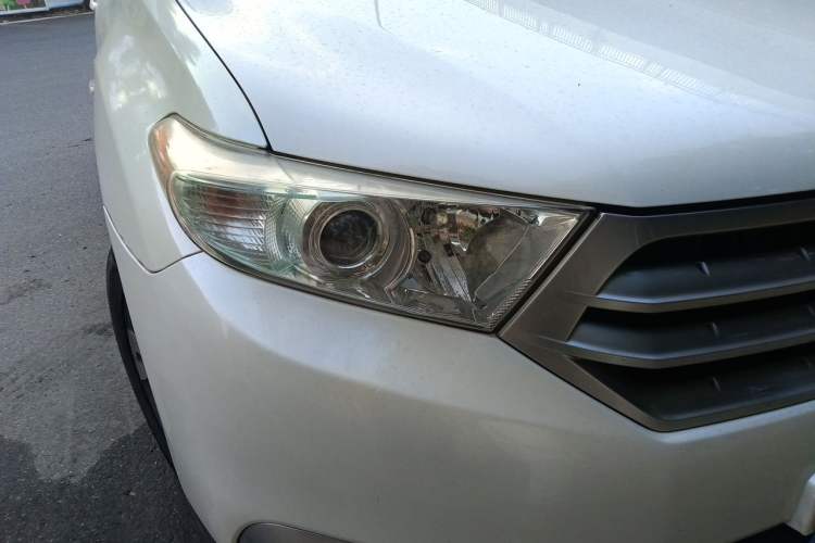 Used Toyota Highlander 2012 2.7L Two-Wheel Drive 7-Seater Luxury Edition Right Front Headlight