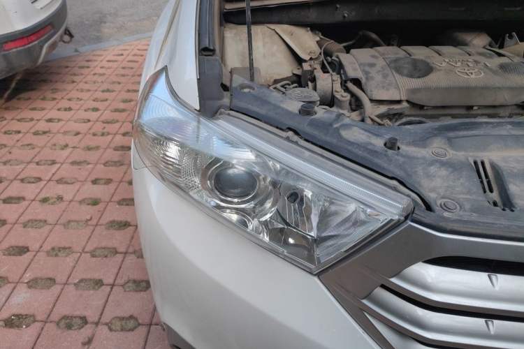 Used Toyota Highlander 2012 2.7L Two-Wheel Drive 7-Seater Elite Edition Right Front Headlight