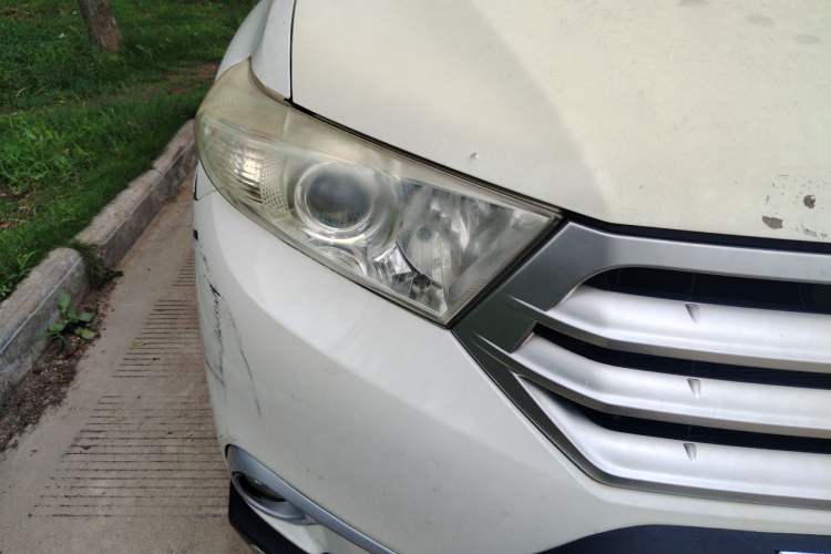 Used Toyota Highlander 2012 2.7L Two-Wheel Drive 7-Seater Luxury Edition Right Front Headlight