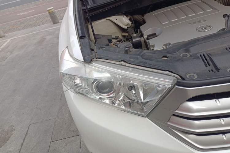 Used Toyota Highlander 2012 3.5L 4x4 7-Seater Luxury Edition with Navigation Right Front Headlight