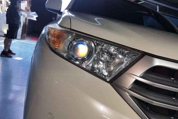 Used Toyota Highlander 2012 2.7L Two-Wheel Drive 7-Seater Luxury Edition Right Front Headlight