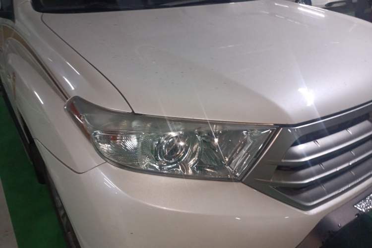 Used Toyota Highlander 2012 2.7L Two-Wheel Drive 7-Seater Luxury Edition Right Front Headlight