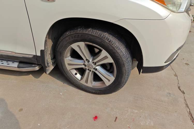 Used Toyota Highlander 2012 2.7L Two-Wheel Drive 7-Seater Luxury Edition Right Front Wheel Hub
