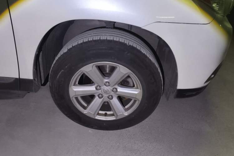 Used Toyota Highlander 2012 2.7L 2WD 5-Seater Elite Edition Right Front Wheel Hub