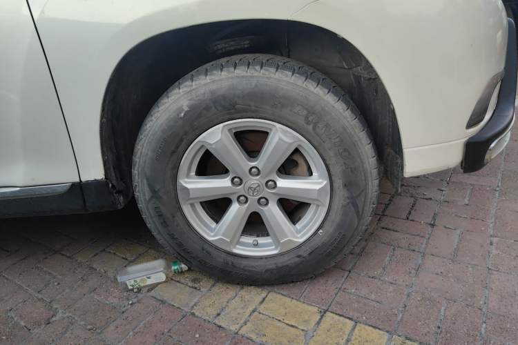 Used Toyota Highlander 2012 2.7L 2WD 5-Seater Elite Edition Right Front Wheel Hub