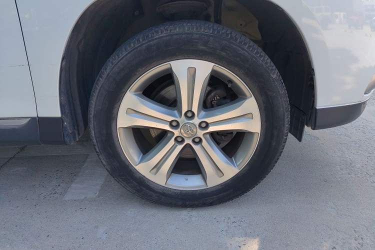 Used Toyota Highlander 2012 2.7L Two-Wheel Drive 7-Seater Luxury Edition Right Front Wheel Hub