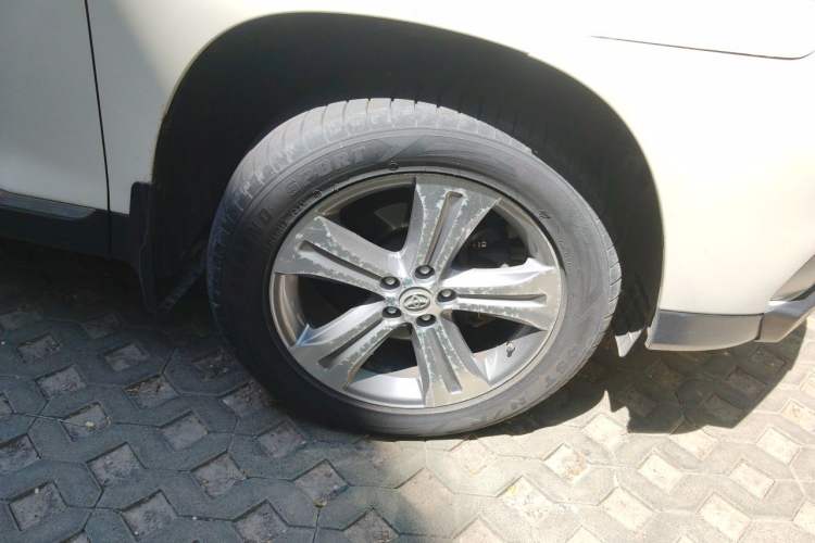 Used Toyota Highlander 2012 2.7L 2WD 5-Seater Elite Edition Right Front Wheel Hub