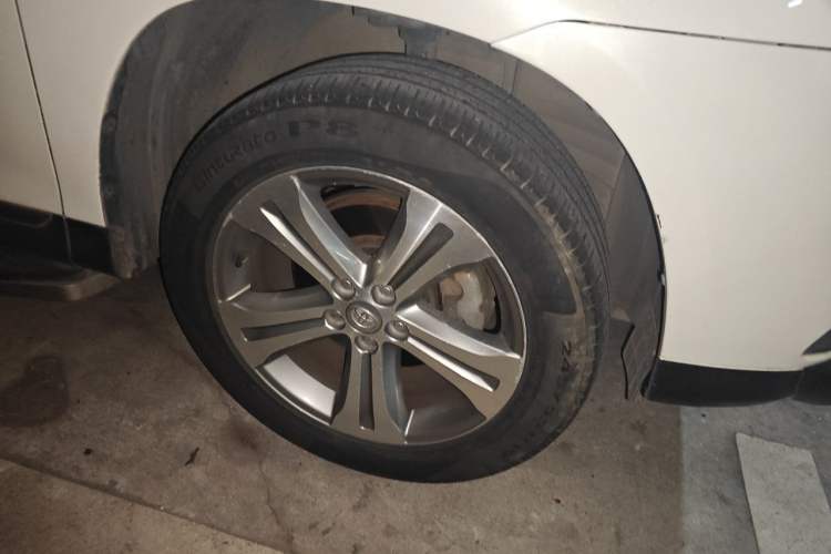 Used Toyota Highlander 2012 2.7L Two-Wheel Drive 7-Seater Luxury Edition Right Front Wheel Hub