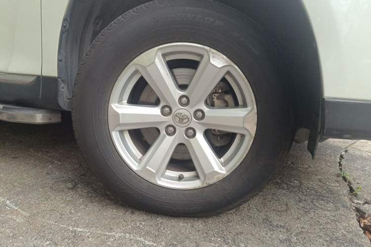 Used Toyota Highlander 2012 2.7L 2WD 5-Seater Elite Edition Right Front Wheel Hub