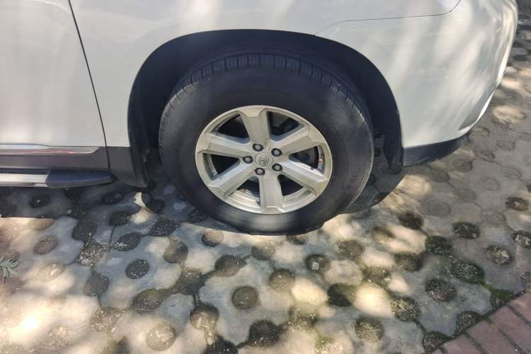 Used Toyota Highlander 2012 2.7L 2WD 5-Seater Elite Edition Right Front Wheel Hub