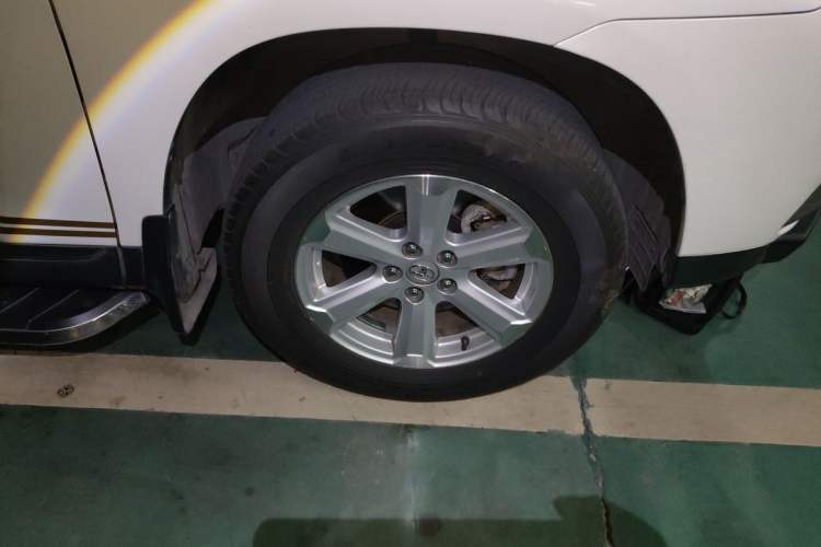 Used Toyota Highlander 2012 2.7L 2WD 5-Seater Elite Edition Right Front Wheel Hub