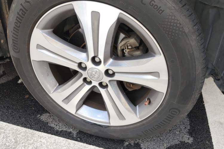 Used Toyota Highlander 2012 2.7L Two-Wheel Drive 7-Seater Luxury Edition Right Front Wheel Hub