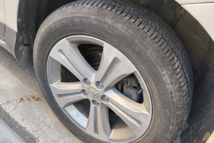 Used Toyota Highlander 2012 2.7L Two-Wheel Drive 7-Seater Luxury Navigation Edition Right Front Wheel Hub