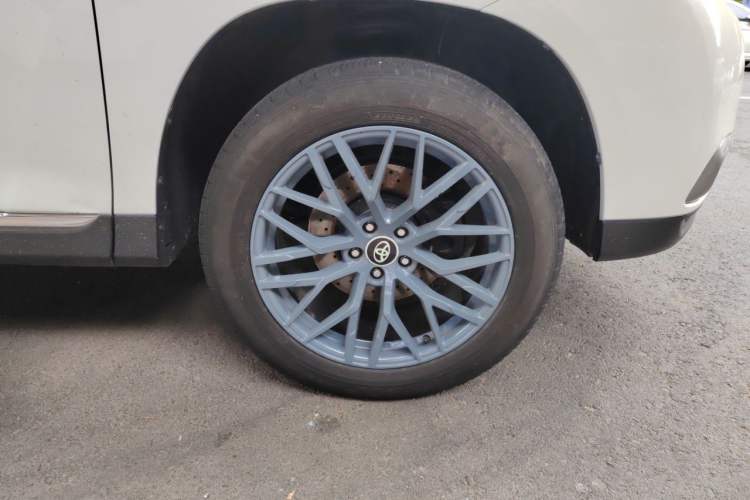 Used Toyota Highlander 2012 2.7L Two-Wheel Drive 7-Seater Luxury Edition Right Front Wheel Hub
