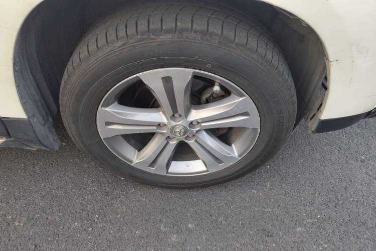 Used Toyota Highlander 2012 2.7L Two-Wheel Drive 7-Seater Luxury Edition Right Front Wheel Hub