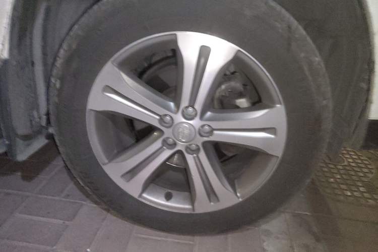 Used Toyota Highlander 2012 2.7L Two-Wheel Drive 7-Seater Luxury Edition Right Front Wheel Hub