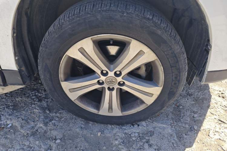 Used Toyota Highlander 2012 2.7L Two-Wheel Drive 7-Seater Luxury Edition Right Front Wheel Hub