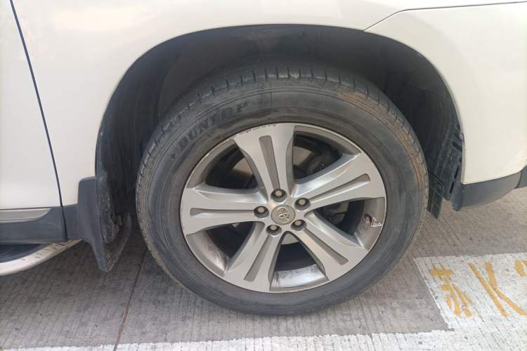 Used Toyota Highlander 2012 2.7L Two-Wheel Drive 7-Seater Luxury Edition Right Front Wheel Hub