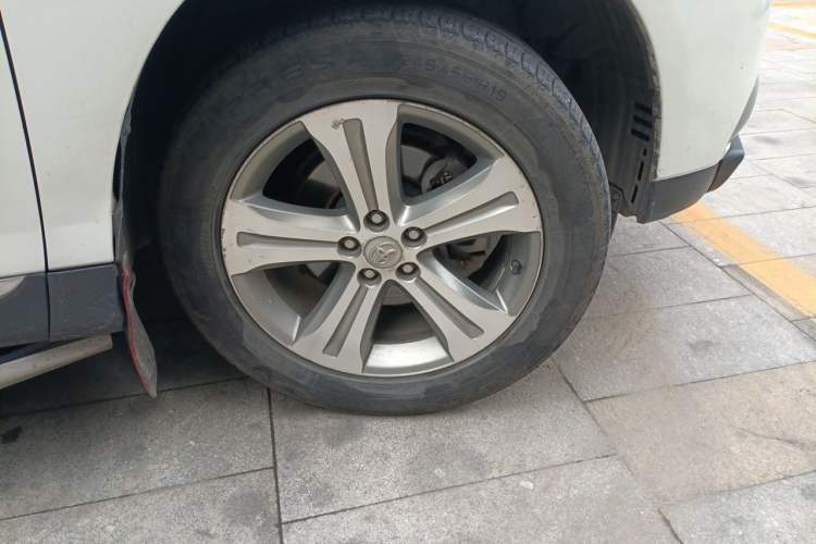 Used Toyota Highlander 2012 2.7L Two-Wheel Drive 5-Seater Sport Edition Right Front Wheel Hub