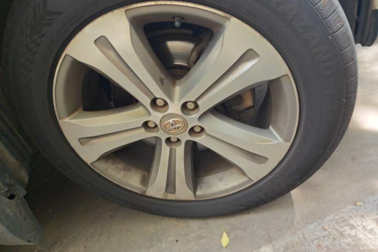 Used Toyota Highlander 2012 2.7L Two-Wheel Drive 5-Seater Sport Edition Right Front Wheel Hub