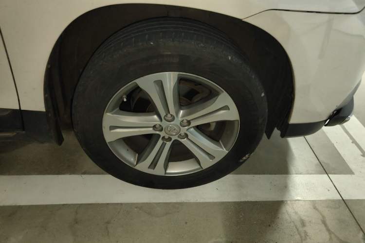 Used Toyota Highlander 2012 2.7L Two-Wheel Drive 7-Seater Luxury Edition Right Front Wheel Hub