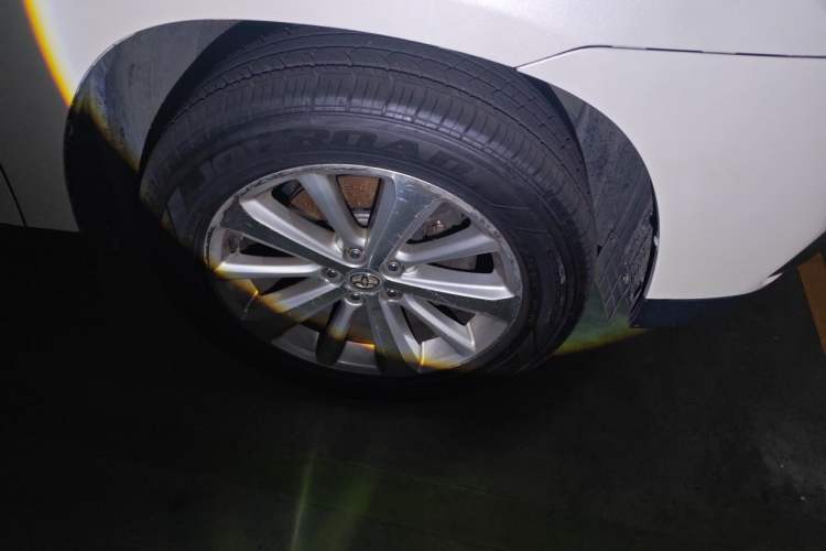 Used Toyota Highlander 2012 3.5L 4x4 7-Seater Luxury Edition Right Front Wheel Hub