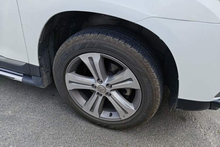Used Toyota Highlander 2012 2.7L Two-Wheel Drive 7-Seater Luxury Edition Right Front Wheel Hub