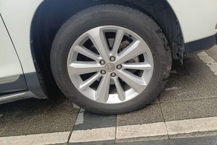 Used Toyota Highlander 2012 3.5L 4x4 7-Seater Luxury Edition Right Front Wheel Hub