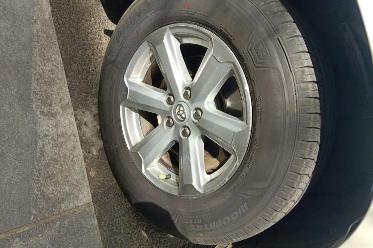 Used Toyota Highlander 2012 2.7L 2WD 5-Seater Elite Edition Right Front Wheel Hub