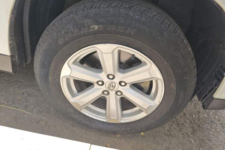 Used Toyota Highlander 2012 2.7L 2WD 5-Seater Elite Edition Right Front Wheel Hub