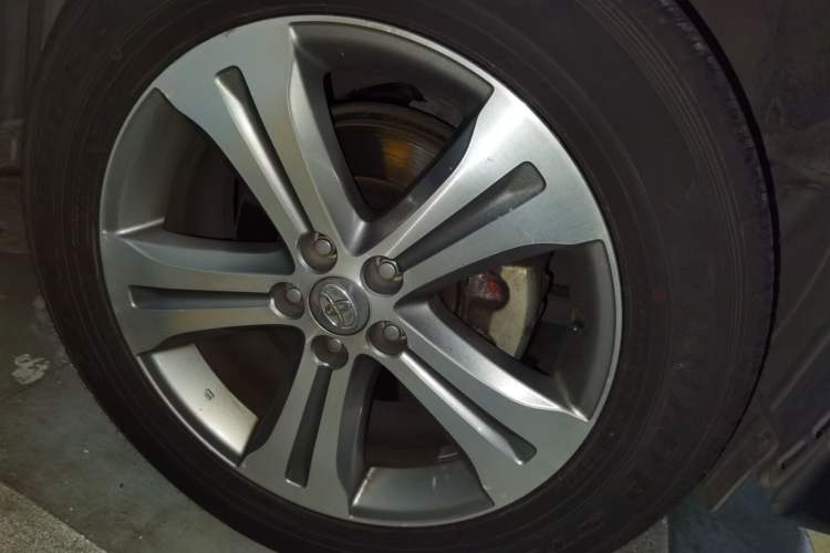 Used Toyota Highlander 2012 2.7L Two-Wheel Drive 5-Seater Sport Edition Right Front Wheel Hub