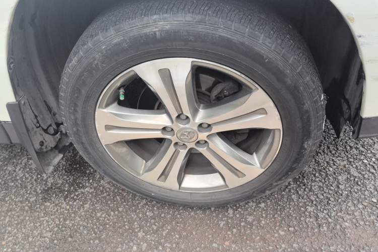 Used Toyota Highlander 2012 2.7L Two-Wheel Drive 7-Seater Luxury Edition Right Front Wheel Hub
