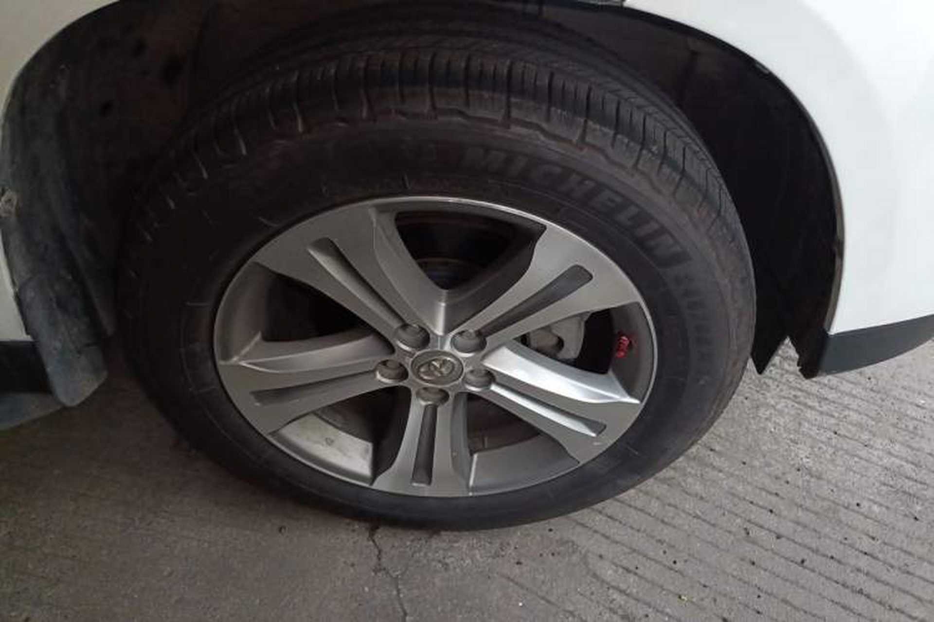 Used Toyota Highlander 2012 2.7L Two-Wheel Drive 7-Seater Luxury Edition Right Front Wheel Hub