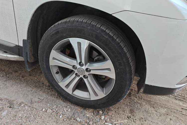 Used Toyota Highlander 2012 2.7L Two-Wheel Drive 7-Seater Luxury Edition Right Front Wheel Hub