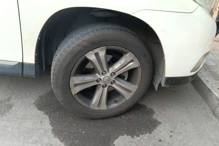 Used Toyota Highlander 2012 2.7L Two-Wheel Drive 7-Seater Luxury Edition Right Front Wheel Hub
