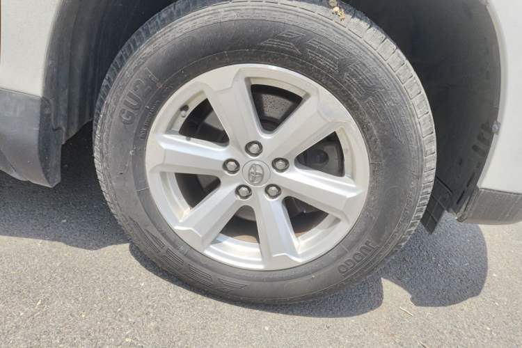 Used Toyota Highlander 2012 2.7L 2WD 5-Seater Elite Edition Right Front Wheel Hub