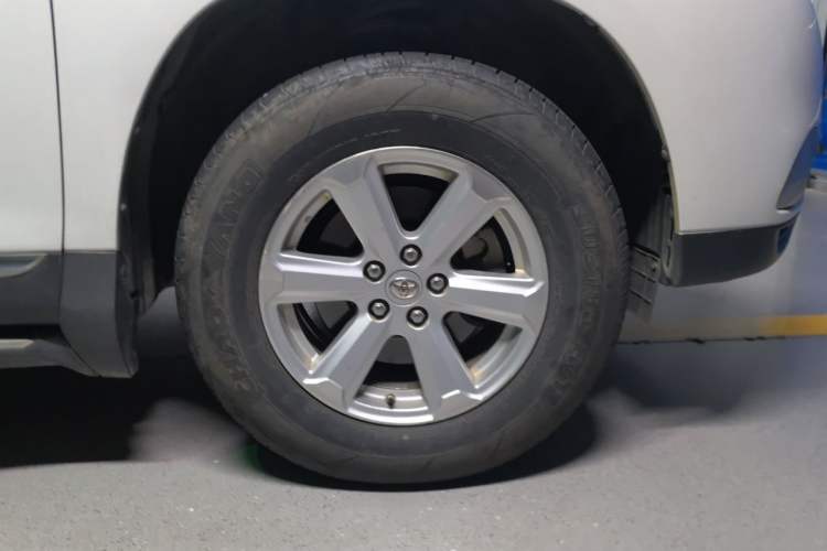 Used Toyota Highlander 2012 2.7L 2WD 5-Seater Elite Edition Right Front Wheel Hub