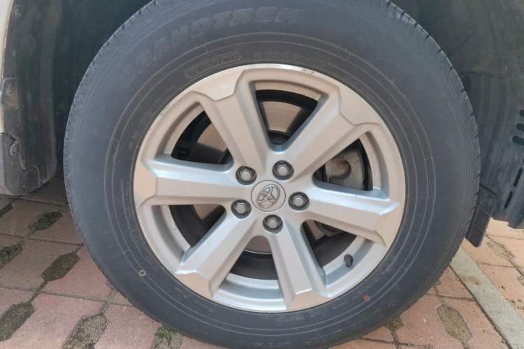 Used Toyota Highlander 2012 2.7L Two-Wheel Drive 7-Seater Elite Edition Right Front Wheel Hub