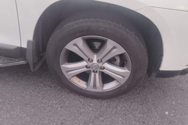 Used Toyota Highlander 2012 2.7L Two-Wheel Drive 7-Seater Luxury Edition Right Front Wheel Hub