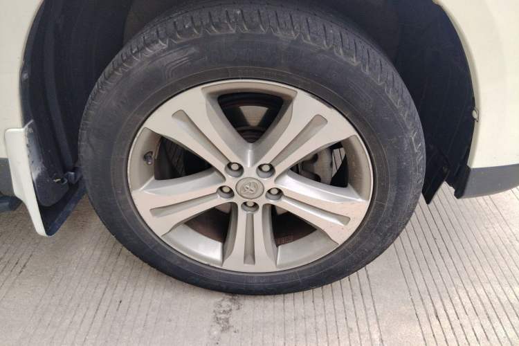 Used Toyota Highlander 2012 2.7L Two-Wheel Drive 7-Seater Luxury Edition Right Front Wheel Hub