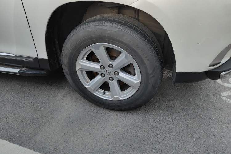 Used Toyota Highlander 2012 2.7L 2WD 5-Seater Elite Edition Right Front Wheel Hub