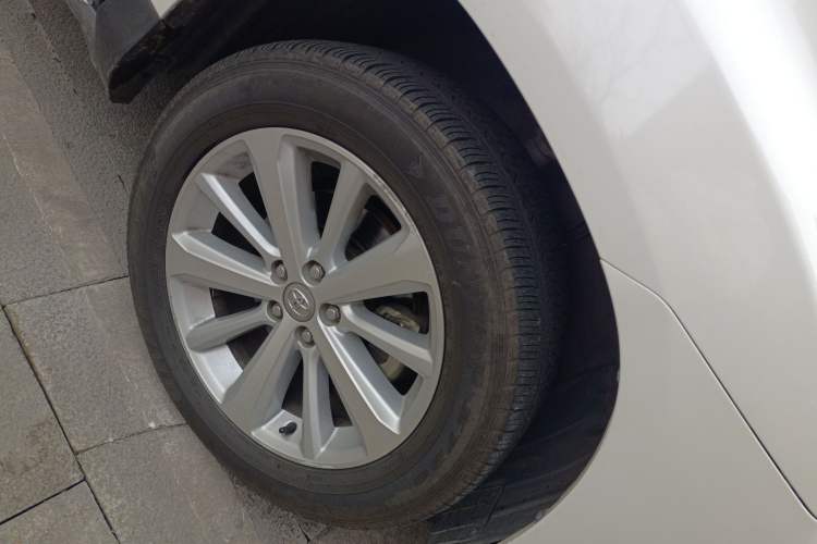 Used Toyota Highlander 2012 3.5L 4x4 7-Seater Luxury Edition with Navigation Right Front Wheel Hub