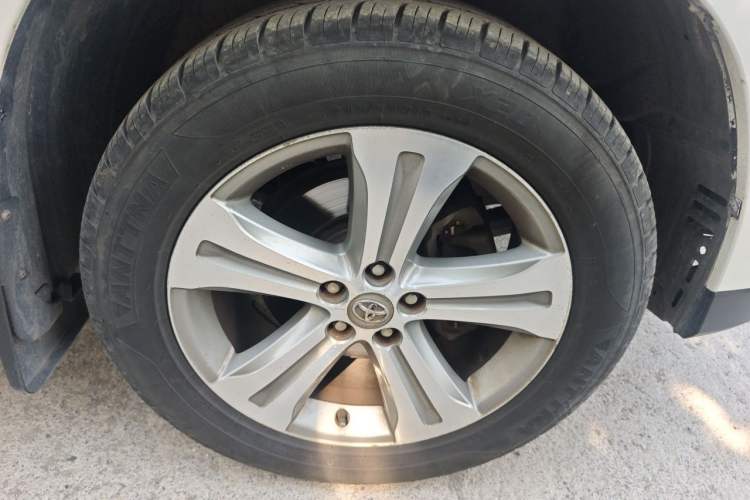 Used Toyota Highlander 2012 2.7L Two-Wheel Drive 7-Seater Luxury Edition Right Front Wheel Hub