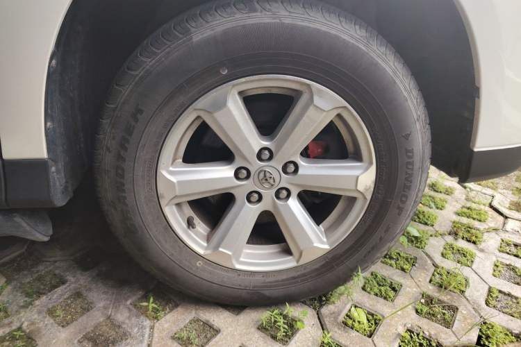 Used Toyota Highlander 2012 2.7L Two-Wheel Drive 7-Seater Elite Edition Right Front Wheel Hub